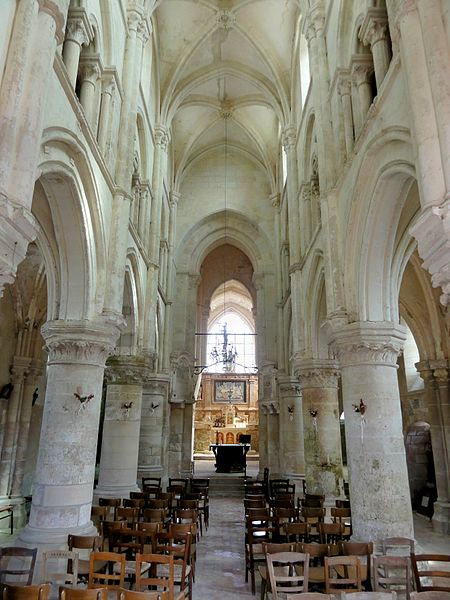 église Saint Pierre et Saint Paul nef vue vers lest